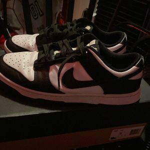 Box not included!!!! Crease in the front of the shoes.No shipping!!!!!